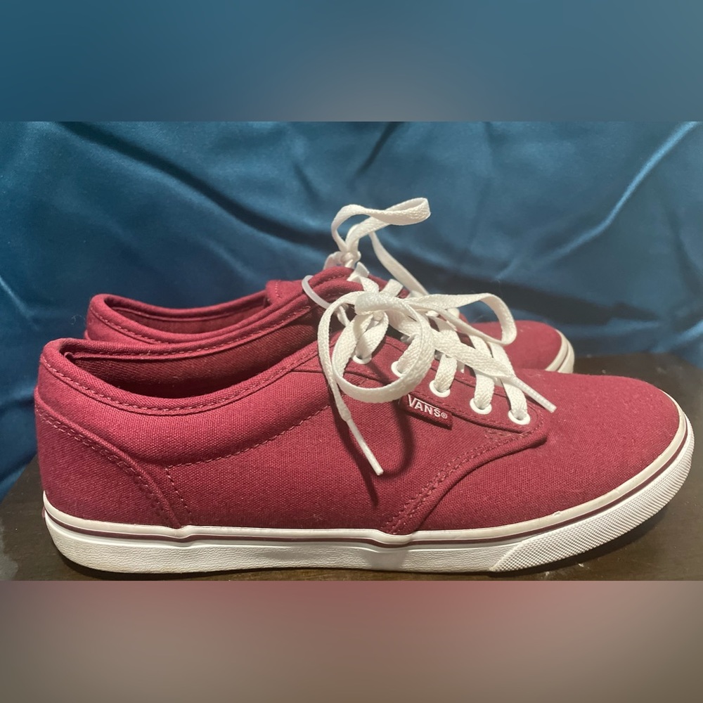 Vans-Burgundy - Vans women’s Port Royale Women size 7 (Burgundy)